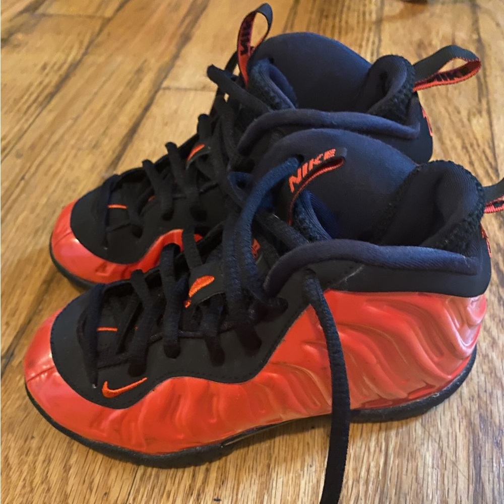 Little kids Nike sneaker